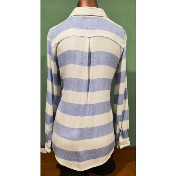 Rails Long Sleeve Button Down Shirt with Back Inverted Pleat, Blue/Cream, Sz XS - Picture 3 of 7